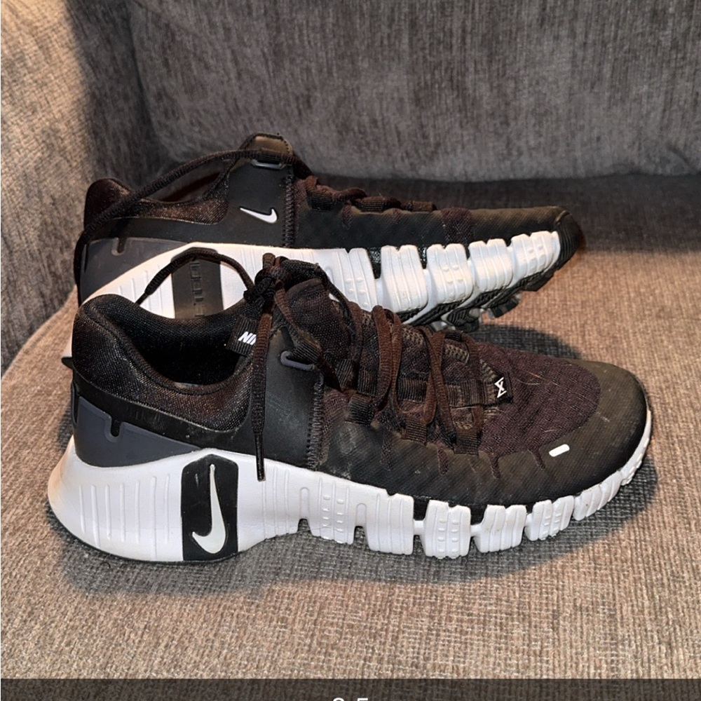 Nike Black and White Running Shoes